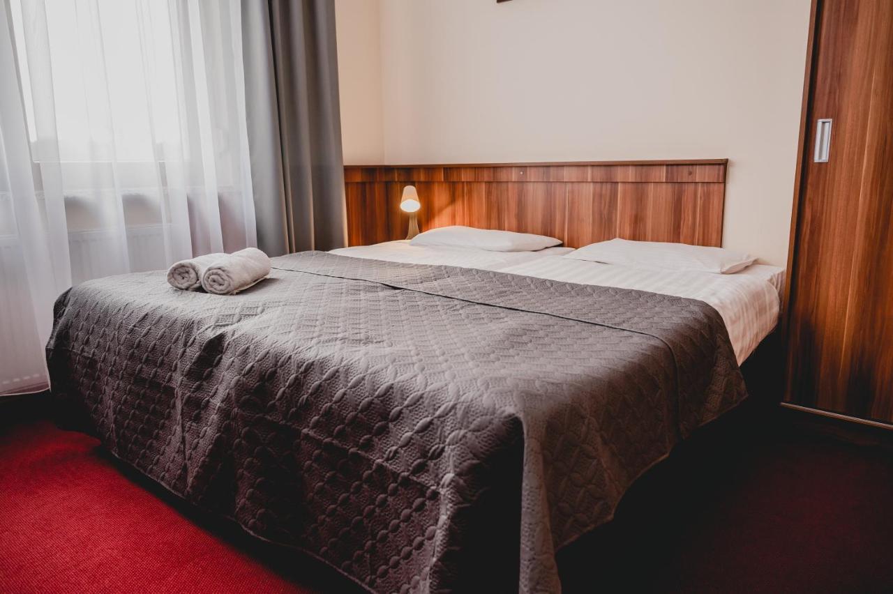 Hotel Nad Morzem- Art-Pension Świerzno Exteriör bild
