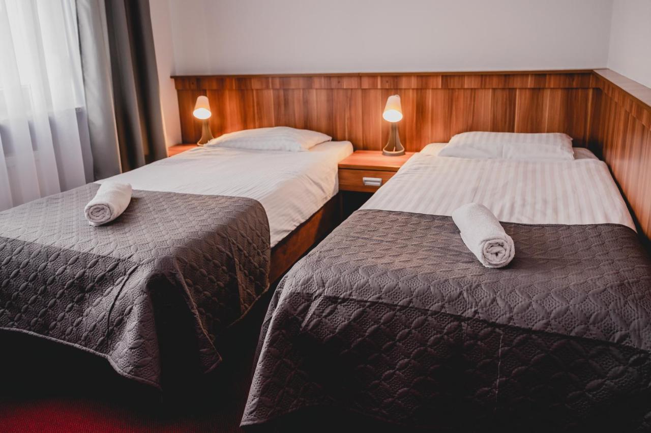 Hotel Nad Morzem- Art-Pension Świerzno Exteriör bild