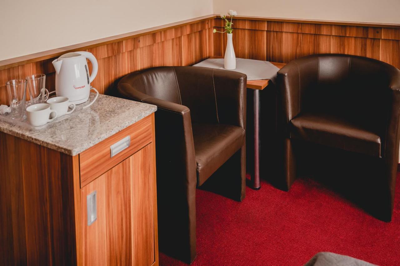 Hotel Nad Morzem- Art-Pension Świerzno Exteriör bild