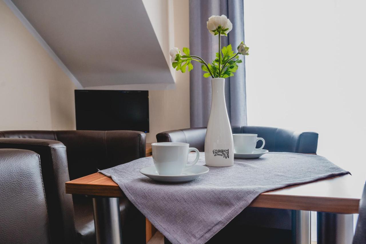 Hotel Nad Morzem- Art-Pension Świerzno Exteriör bild