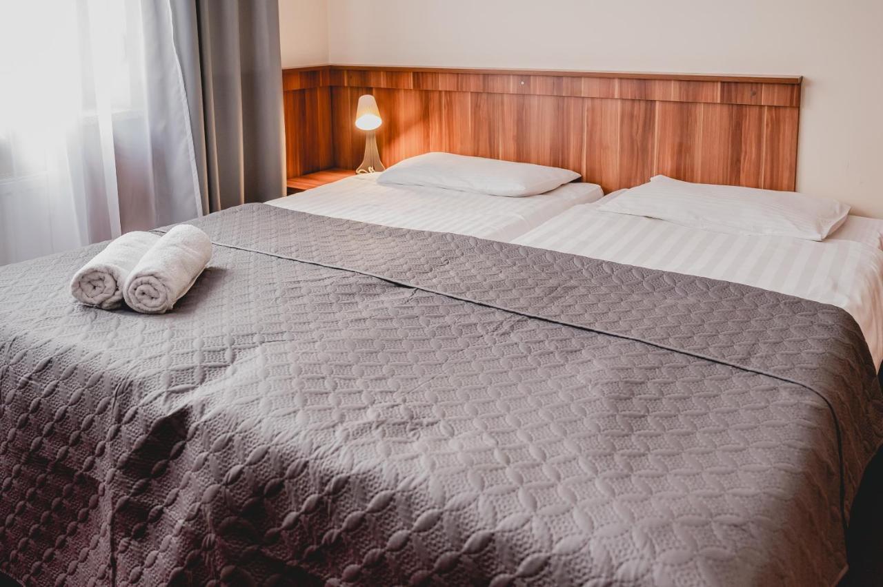Hotel Nad Morzem- Art-Pension Świerzno Exteriör bild