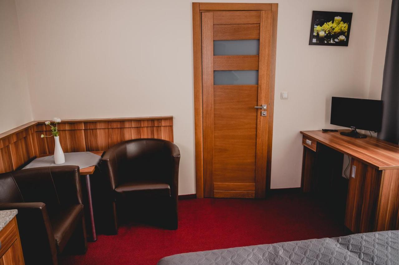 Hotel Nad Morzem- Art-Pension Świerzno Exteriör bild