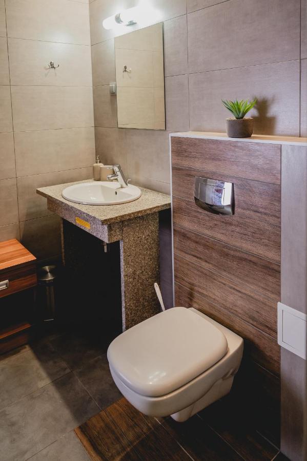 Hotel Nad Morzem- Art-Pension Świerzno Exteriör bild