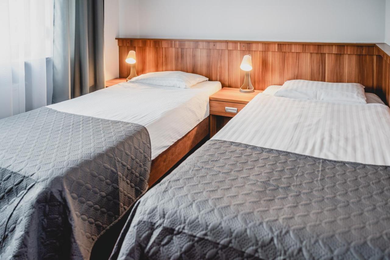 Hotel Nad Morzem- Art-Pension Świerzno Exteriör bild