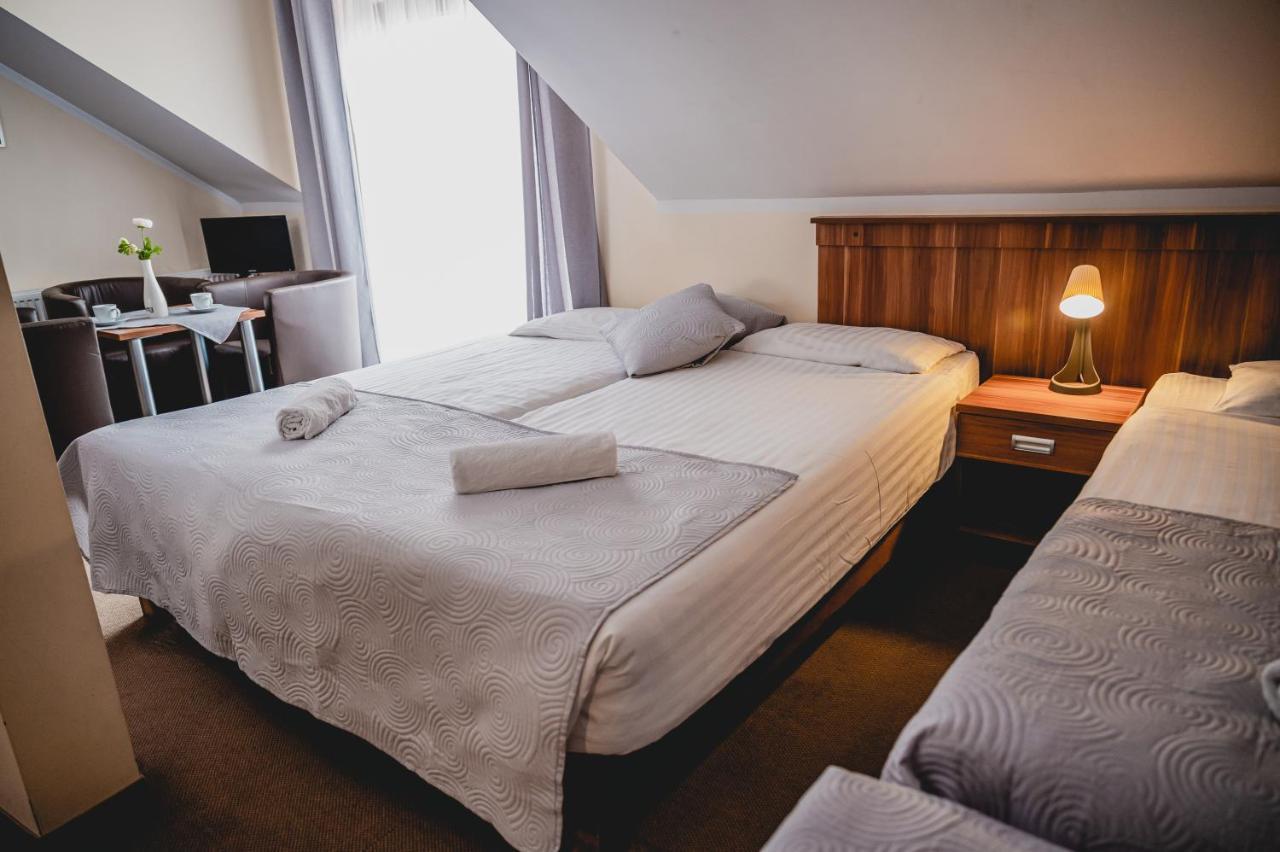 Hotel Nad Morzem- Art-Pension Świerzno Exteriör bild