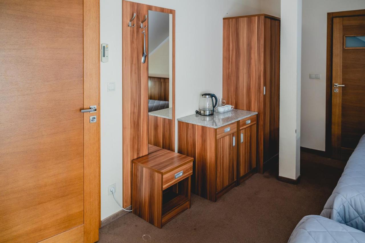 Hotel Nad Morzem- Art-Pension Świerzno Exteriör bild