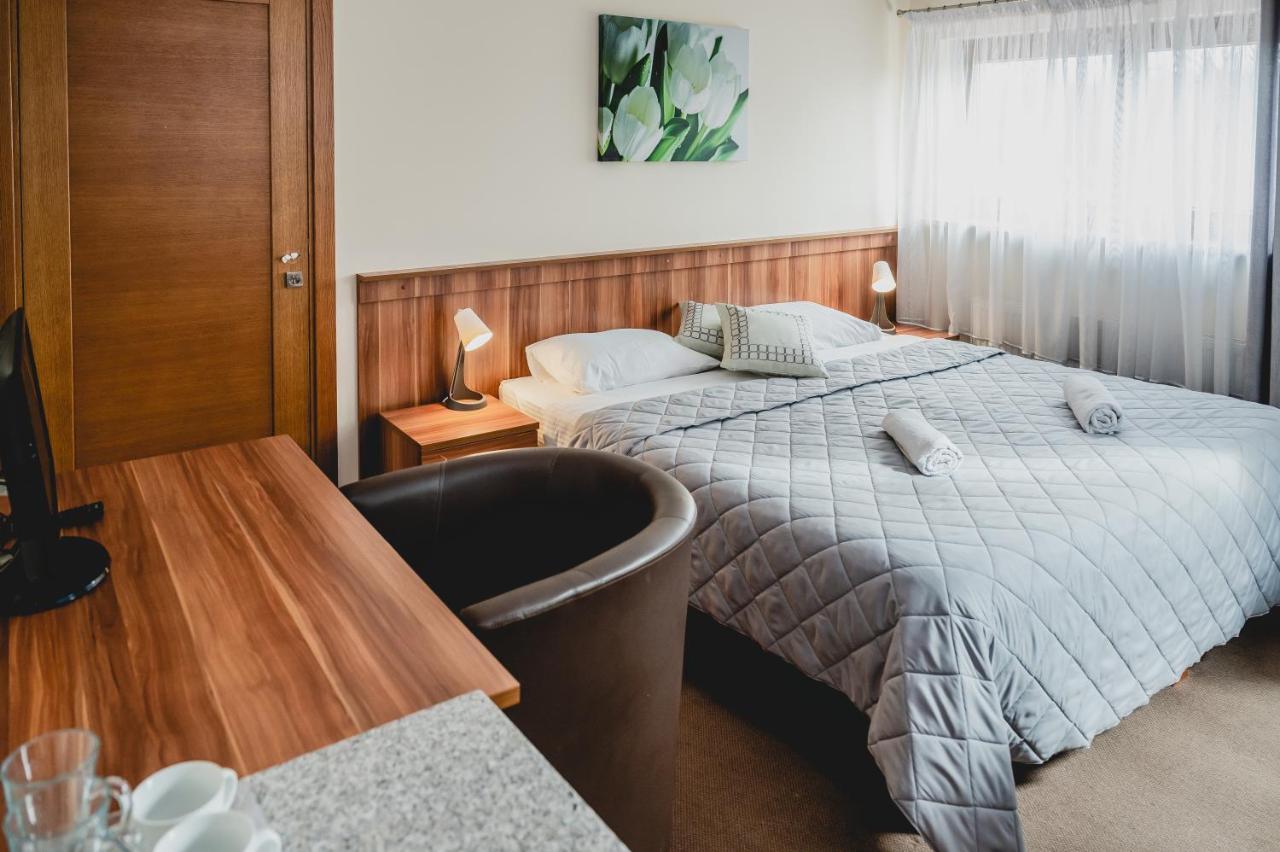 Hotel Nad Morzem- Art-Pension Świerzno Exteriör bild
