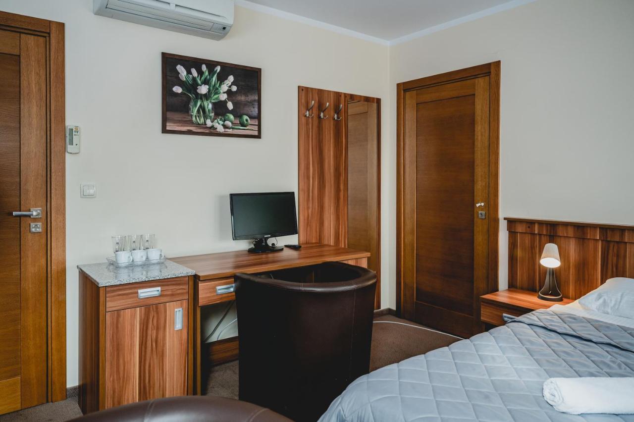 Hotel Nad Morzem- Art-Pension Świerzno Exteriör bild