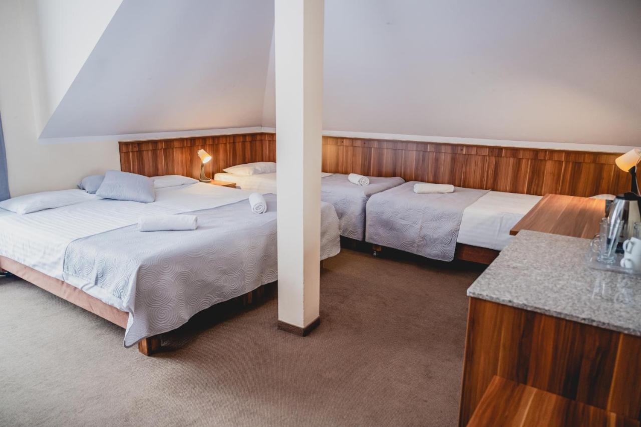 Hotel Nad Morzem- Art-Pension Świerzno Exteriör bild