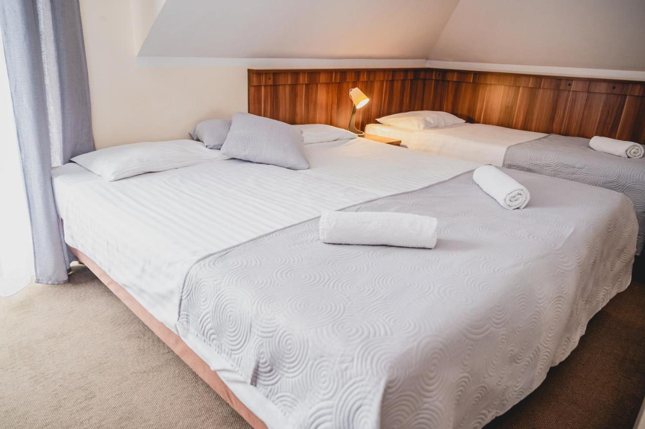 Hotel Nad Morzem- Art-Pension Świerzno Exteriör bild