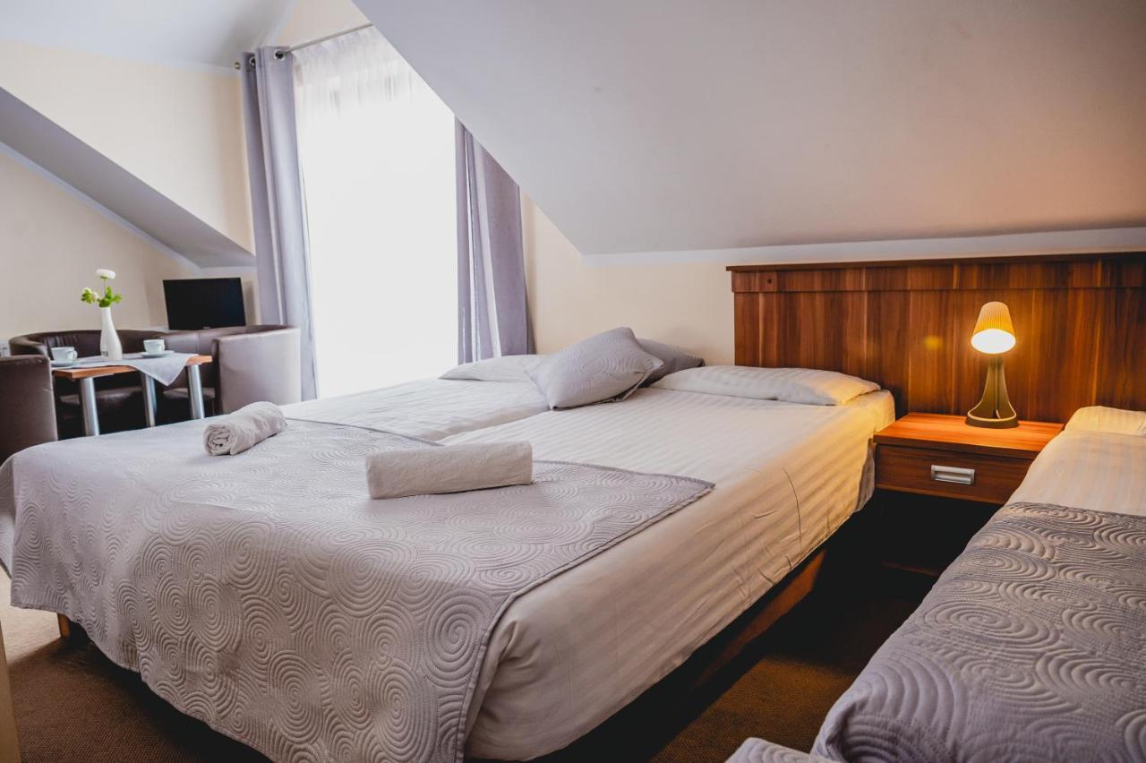 Hotel Nad Morzem- Art-Pension Świerzno Exteriör bild