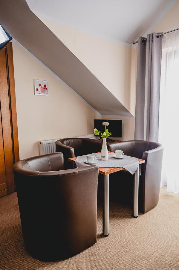 Hotel Nad Morzem- Art-Pension Świerzno Exteriör bild