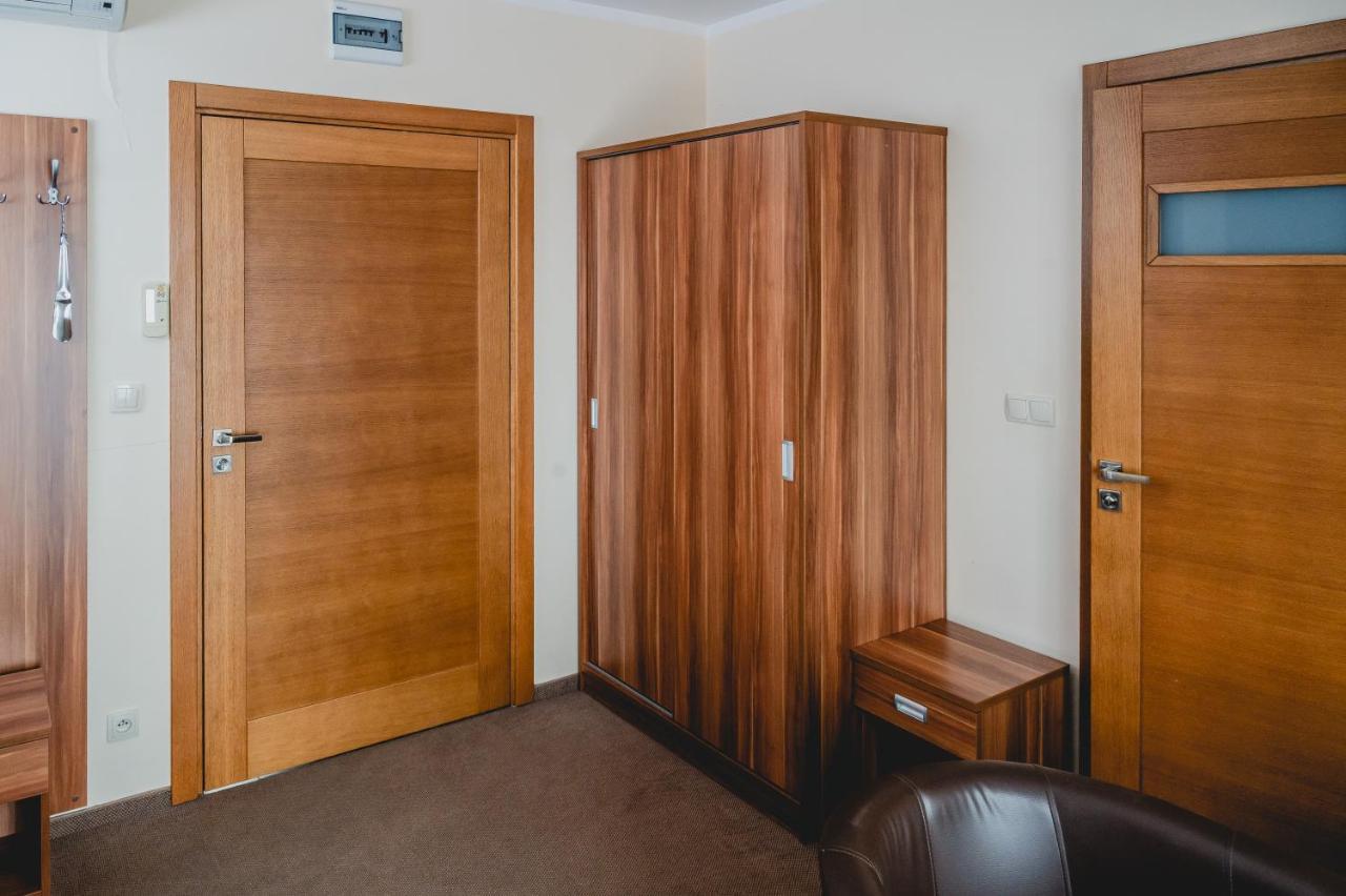 Hotel Nad Morzem- Art-Pension Świerzno Exteriör bild