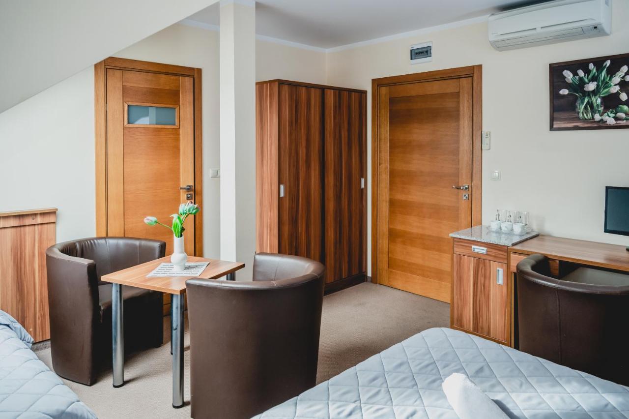 Hotel Nad Morzem- Art-Pension Świerzno Exteriör bild