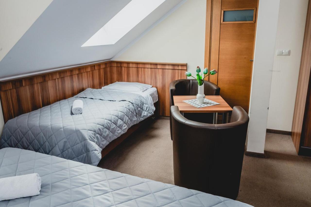 Hotel Nad Morzem- Art-Pension Świerzno Exteriör bild