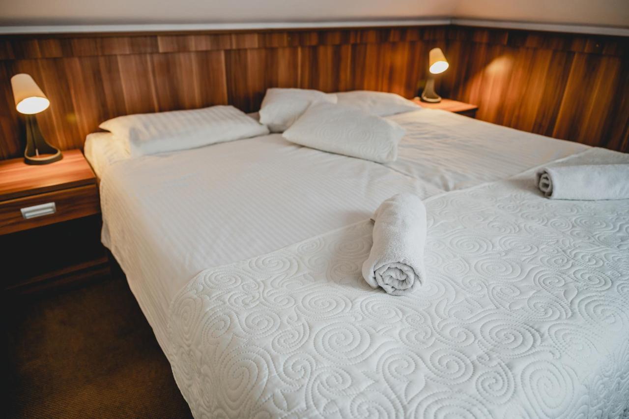 Hotel Nad Morzem- Art-Pension Świerzno Exteriör bild