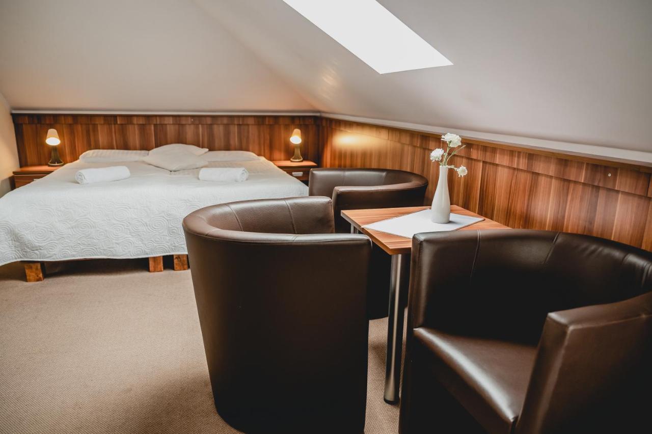 Hotel Nad Morzem- Art-Pension Świerzno Exteriör bild