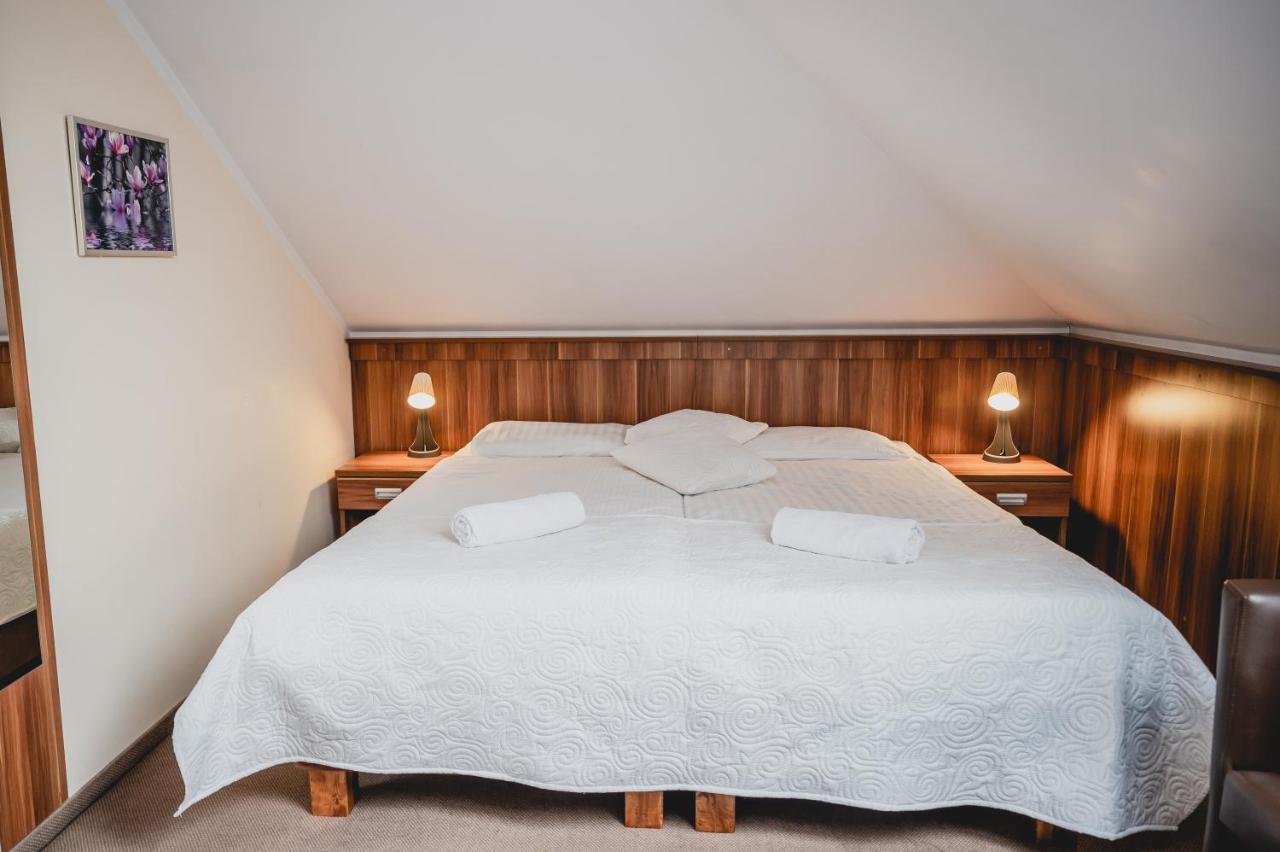Hotel Nad Morzem- Art-Pension Świerzno Exteriör bild