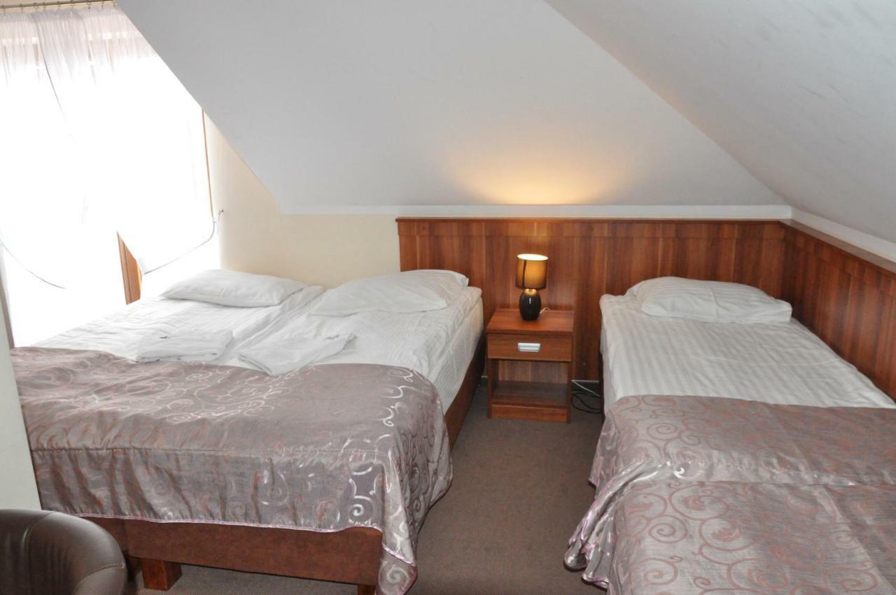 Hotel Nad Morzem- Art-Pension Świerzno Exteriör bild